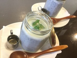 新黒ごま練乳杏仁豆腐